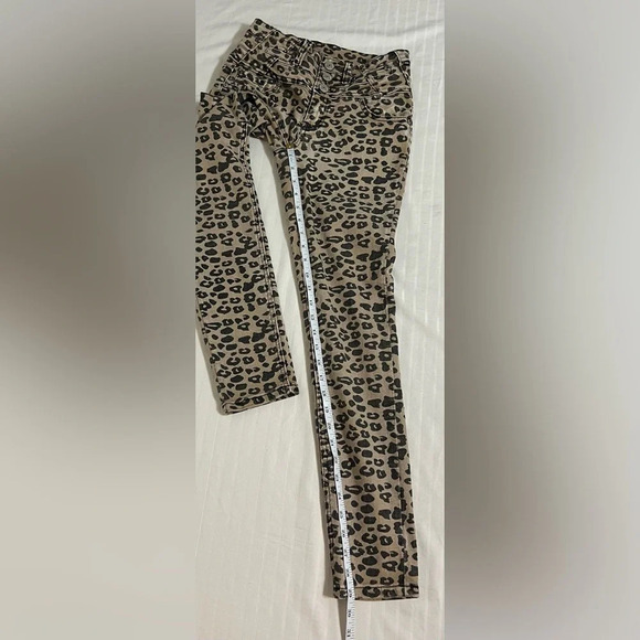 Almost Famous Animal Print Leopard Print Mid Rise Skinny Jeans Size 5 A2 - Picture 14 of 16